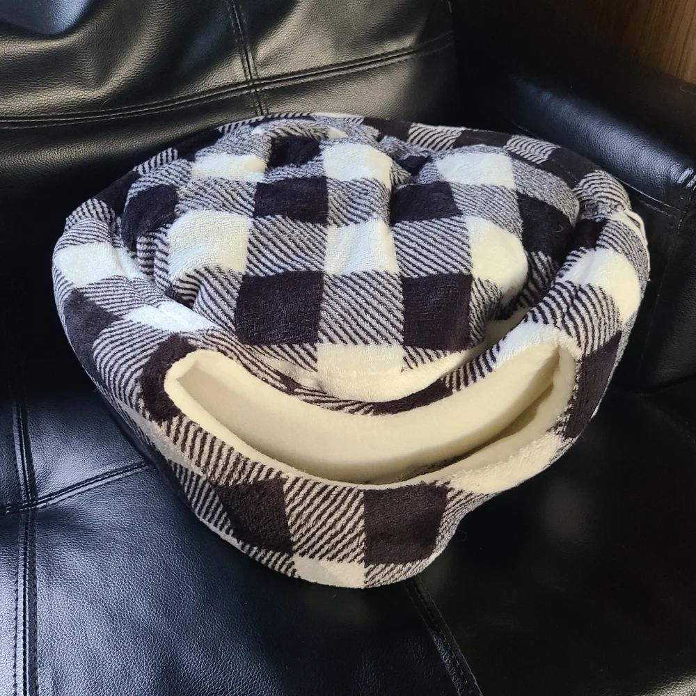 Checkered Pet Bed, Pet Hut, Cat Bed, Cat Hut, Dog Hut, Dog Bed, Pet Supplies